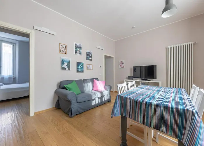 Borgovico13 Apartment *